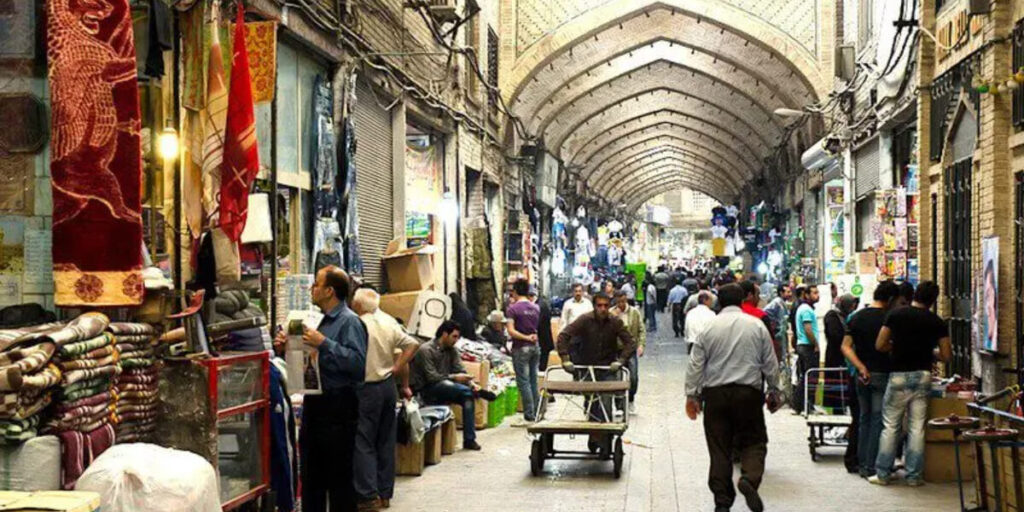 بازار بدلیجات مولوی: مرکز خرید اقتصادی و فانتزی با فضای سنتی