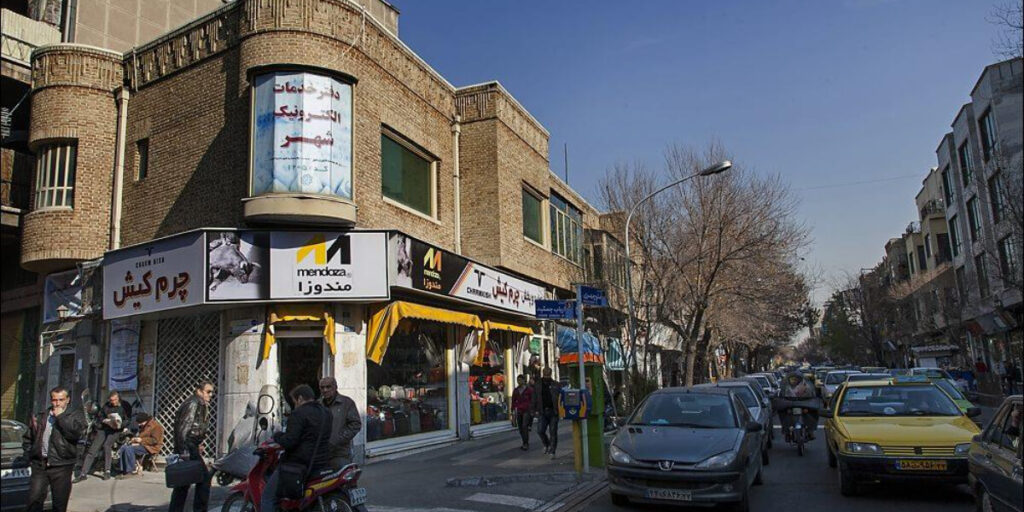 خیابان منوچهری در خرید بدلیجات